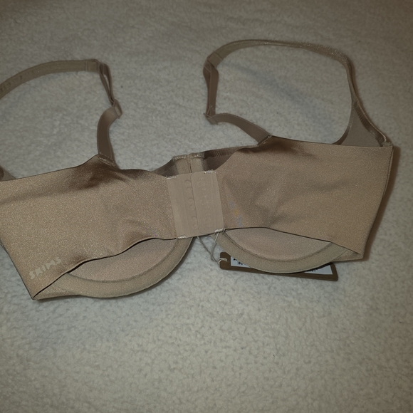 SKIMS Beige Contour Bra - Picture 2 of 4